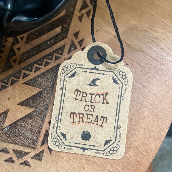 Skull & Crossbones Goonies Trick or Treat ceramic mug - Picture 6 of 8